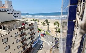Apartamento Kit Ocian na Praia Grande Frente Mar